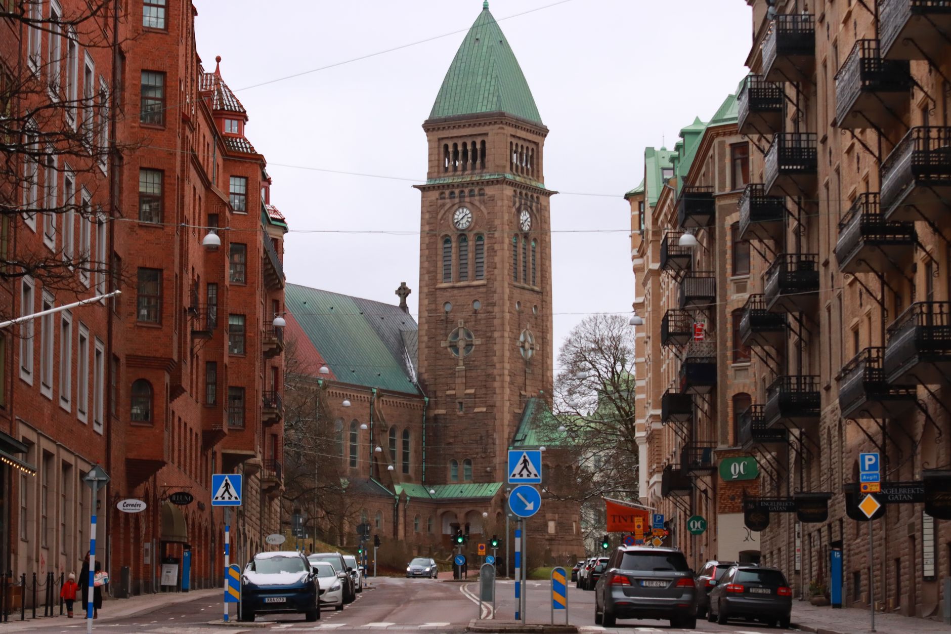 Gatsten och tät bebyggelse i centrala Göteborg ställer särskilda krav på däck och däckbyte.